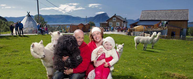 Familie på Hakallegarden - Klikk for stort bilete